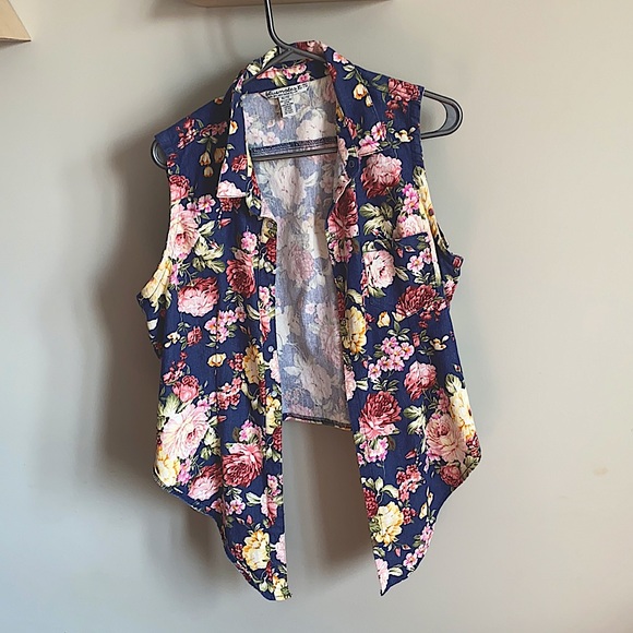 Bluenotes Tops - Floral light denim vest